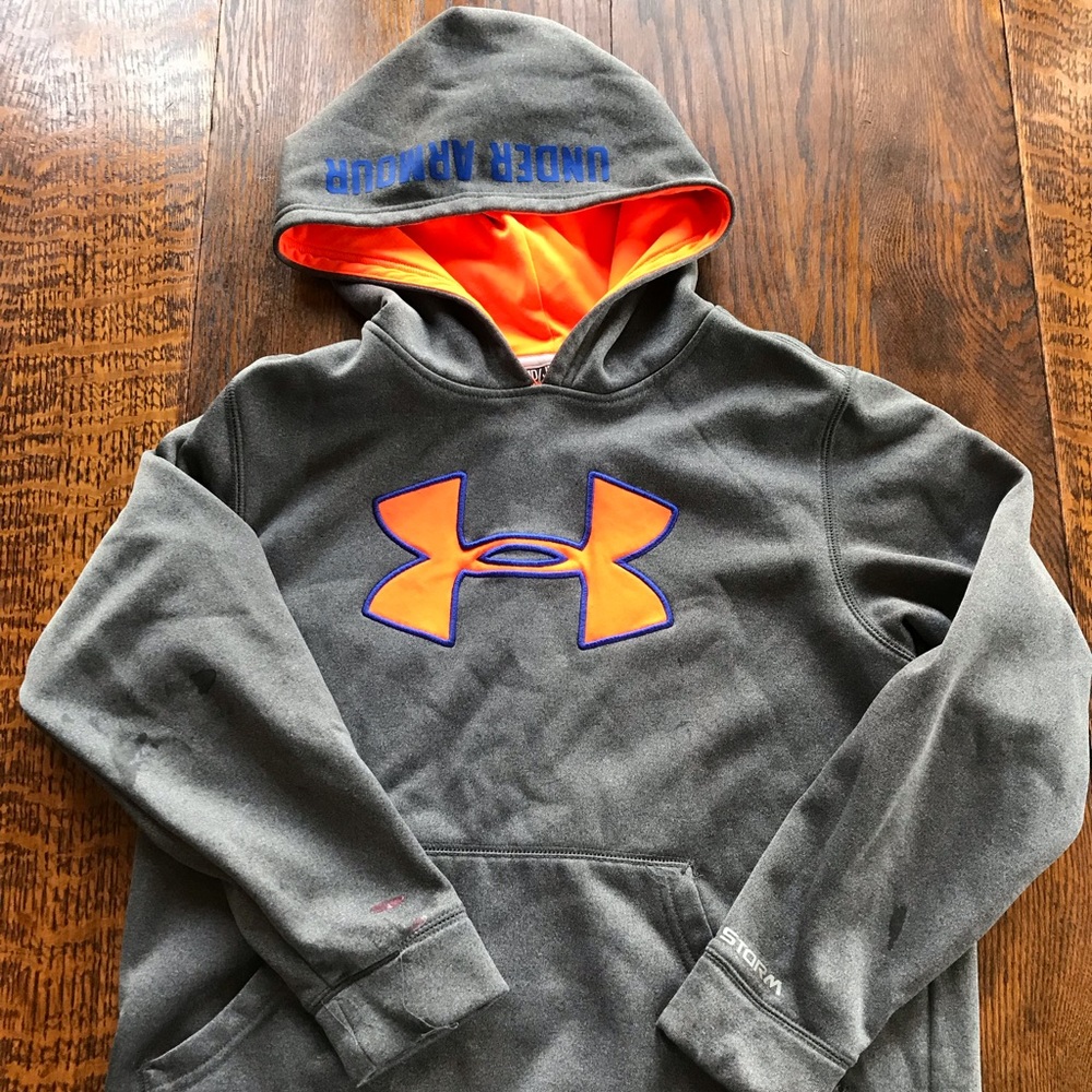 Underarmour hoodie size youth medium.
